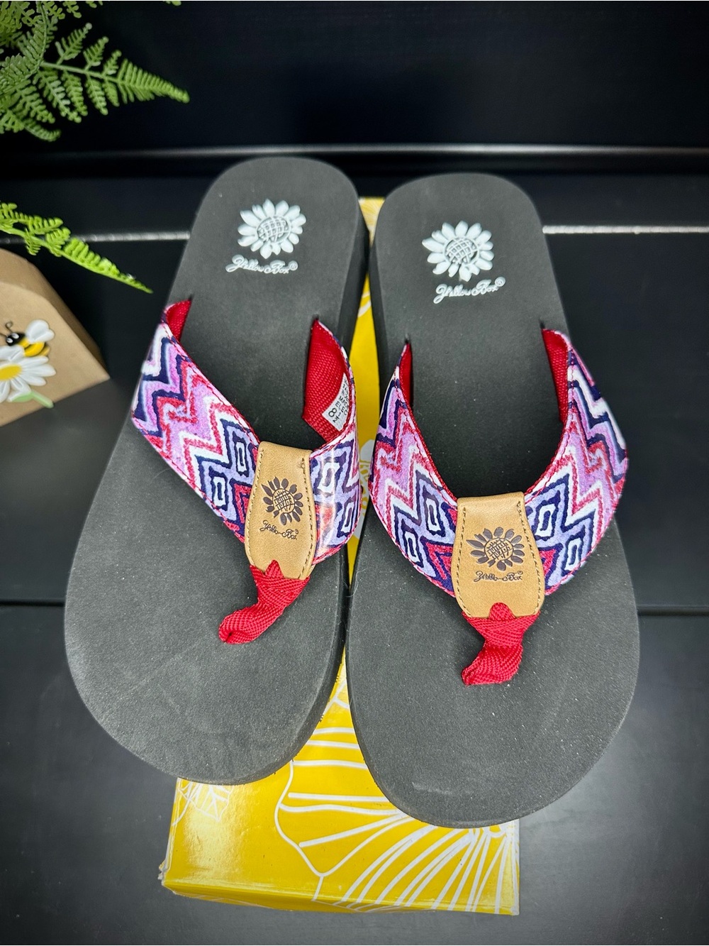 Yellow Box Electra Red Flip Flop Sandals size 8.5 - Picture 5 of 7